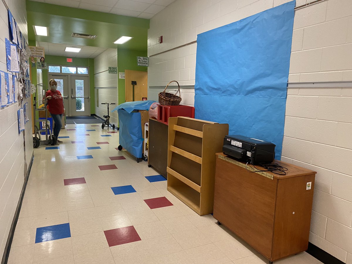 OliveChapelElem's tweet photo. While some people are preparing for the holidays, we’re preparing for track-out! @ErinKelleyMay @Coach_Arce @BeverlyLSmith1
#yearroundlife #yearroundschool #behindthescenes https://t.co/Z0Yuf0rlxX