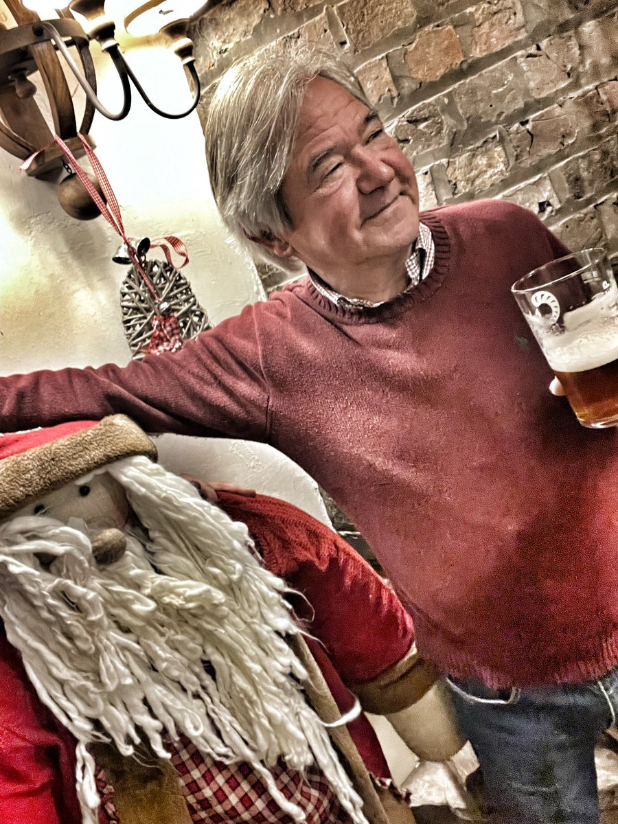 OwdNellsTavern's tweet image. A massive thank-you to everyone over the last couple of hard years for your friendship, custom &amp;amp; support…#Nellsfamily Everyone here, #canalside #owdnells #nells #owdnellstavern would like to take this opportunity to wish you all a very merry Christmas &amp;amp; happier new year 🎄❄️🎅🏼