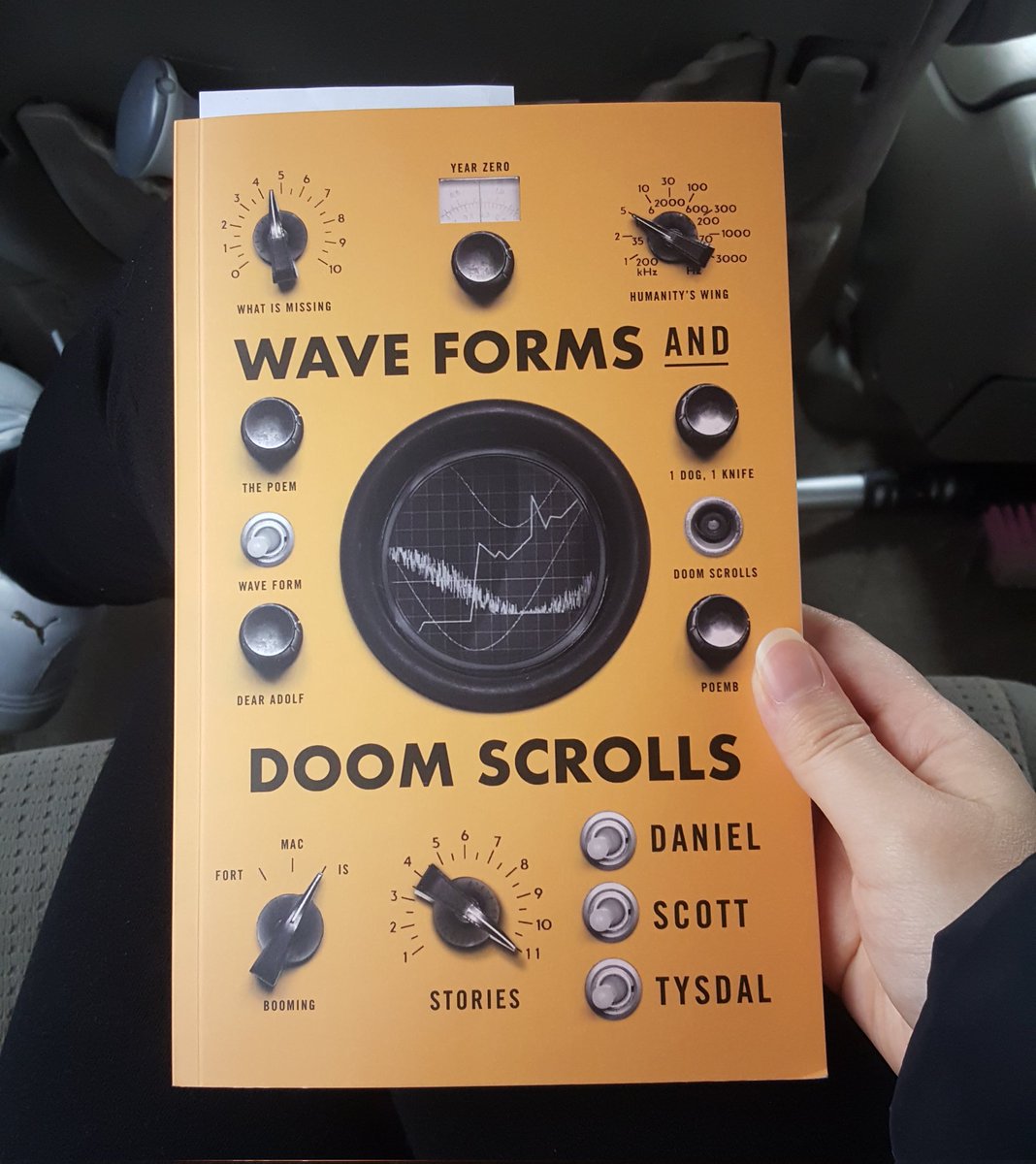 chantellecho_'s tweet photo. reading Wave Forms and Doom Scrolls by @dstiz after getting my booster shot! https://t.co/glbXZhFN9q