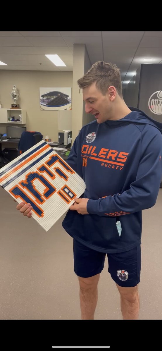 jeffisrael25's tweet image. A friends cousin lives in Edmonton and does Lego art and he made this for Zach Hyman, a fellow tribe member - that’s his name written in Hebrew…. Or Lego’d in Hebrew