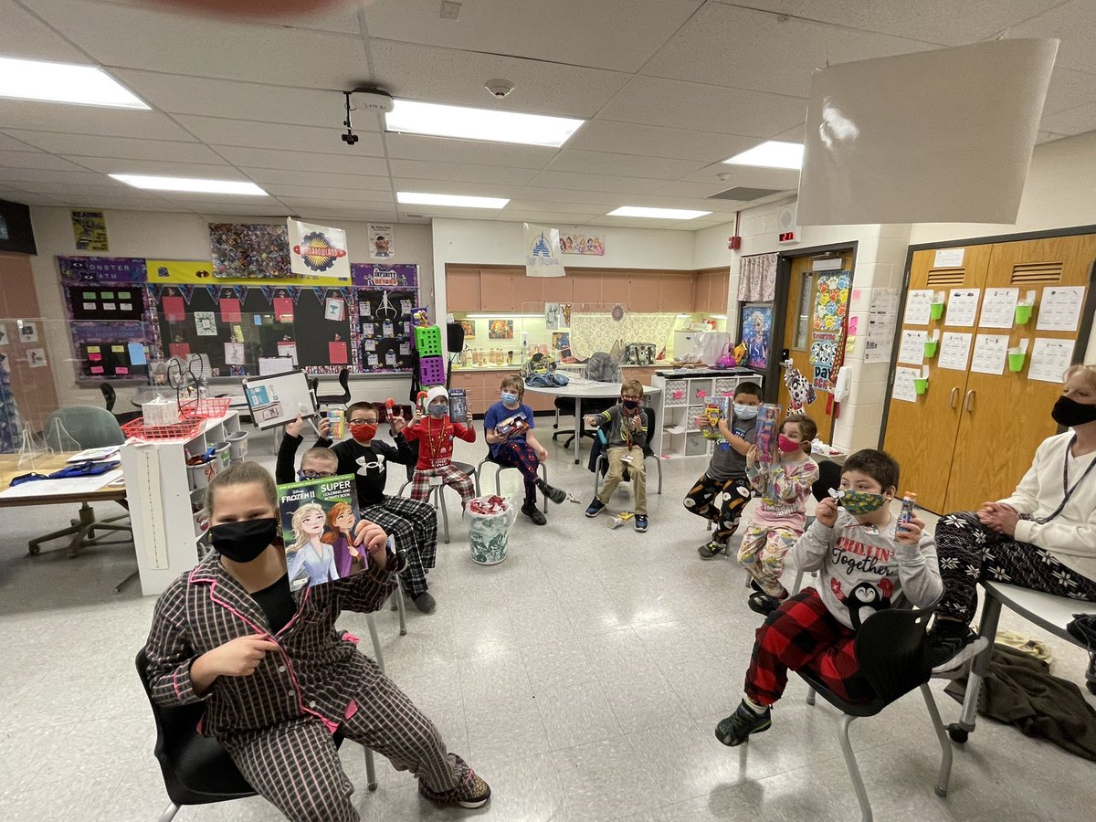 Happy Holidays from room 201 ! #oakflatproud #bssdproud