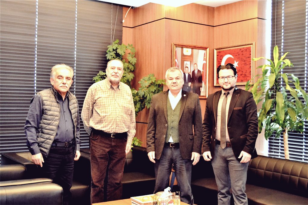 meciterdogan55's tweet photo. Anadolu Sanat Tarihçiler Derneği Genel Başkanı Taner Aşık ile Yardımcısı Tekin Süllü'yü genel merkezimizde misafir ettik. 
Müze Araştırmacısı, EkGösterge, Sözleşmeliye kadro,Ek zam ve diğer konularda verimli bir çalışma yaptık.
Kendilerine nazik ziyaretleri için teşekkür ediyorum https://t.co/CwRiaU7iEC