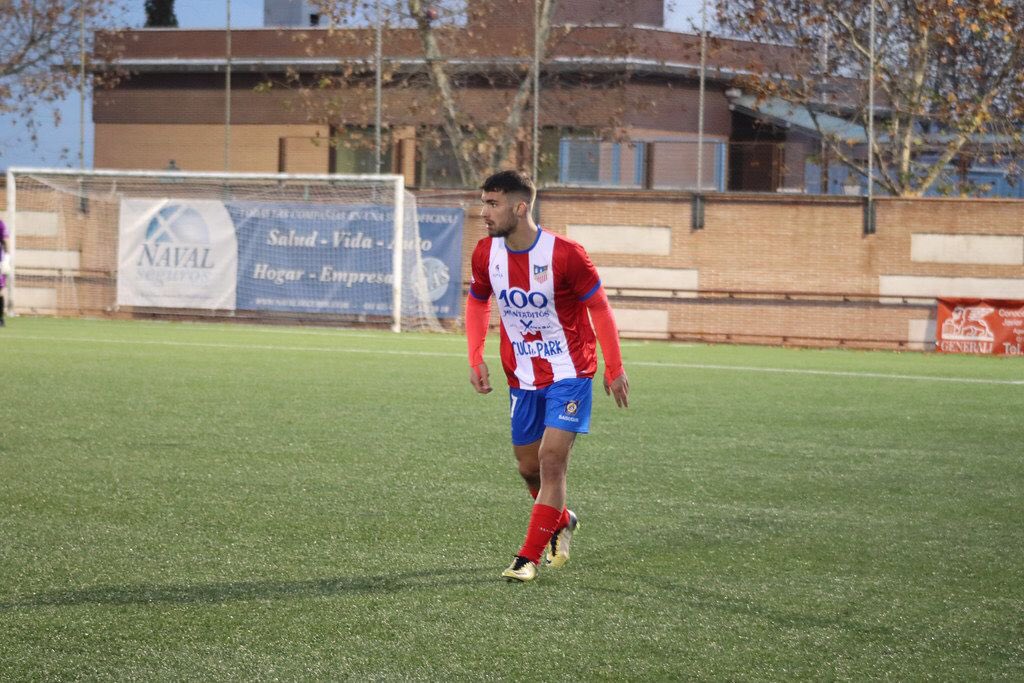 El domingo debutó Luis Lara <a href="/9luislara/">Luis Lara</a> ⚡️ con la elástica del Naval 🔴⚪️ tras muchos meses de recuperación, ¡qué orgullo verte por fin saltar al verde!🏟

#AlAbordaje ⛵️

📸 <a href="/elgoldemadriz/">ElGoldeMadriz</a>