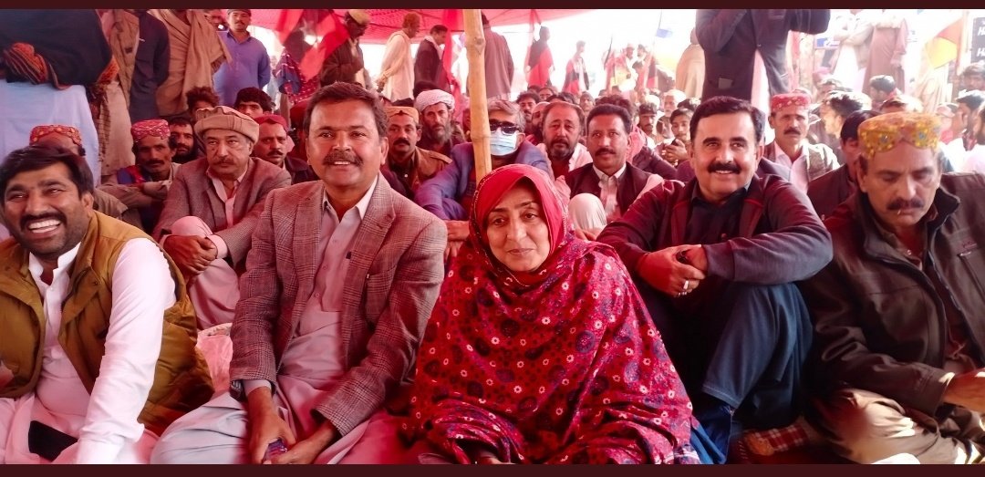 SohrabChandio2's tweet image. ظلم ، جبر ، ناحق ، محرومي ۽ مجبوري جي رات ، ڪيڏي به طويل ڇو نه هجي ، پر ان جي ڪک مان سچ ، سونهن ، انصاف ۽ آدرش جي صبح ضرور پيدا ٿيندي ،
سنڌ قدرت طرفان جوڙيل فطرتي وطن آهي ،
ان کي مٽائڻ وارو پاڻ تباھ ٿي ويندو ،،،!!!
#سائين_جي_ايم_سيد 
#NawabWaliMdDharna