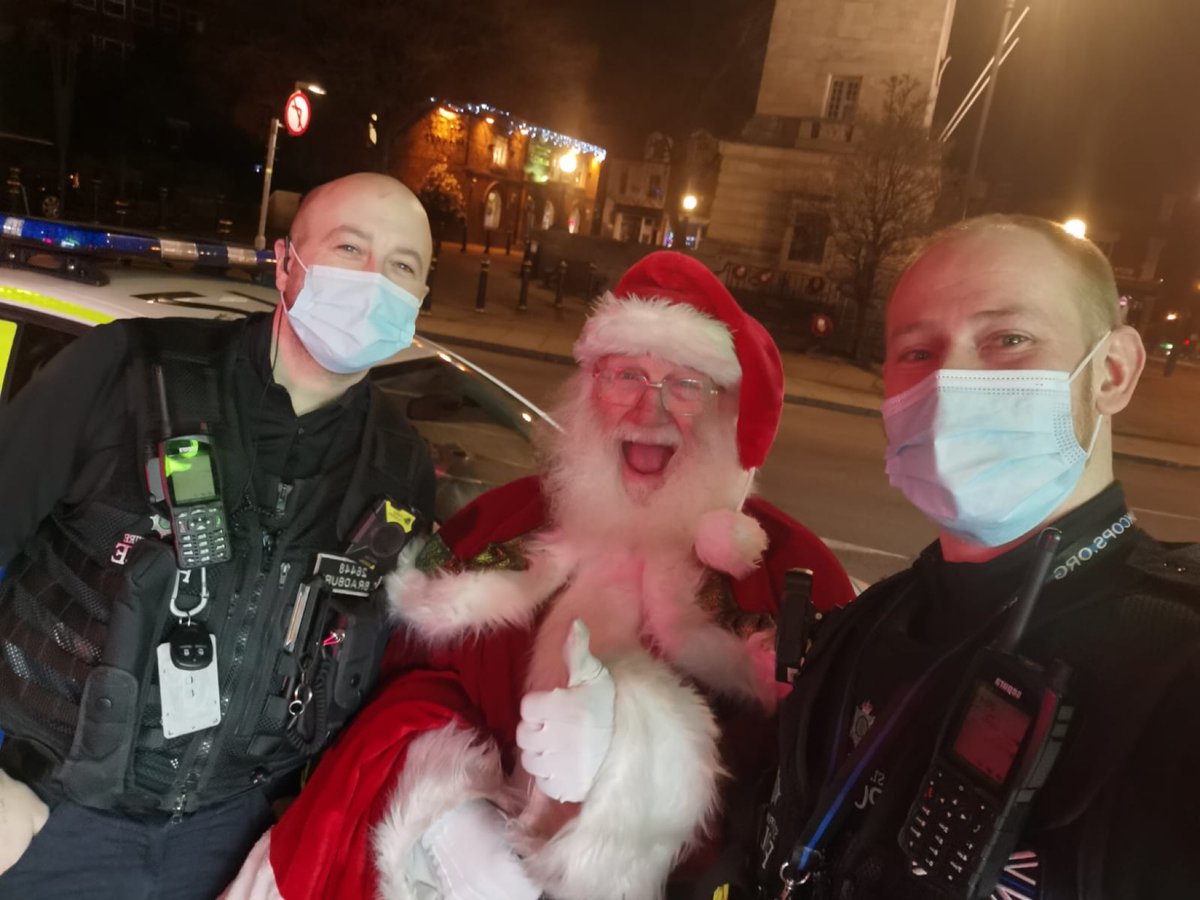 staffsresponse's tweet photo. Officers from #Shift2North came across a very happy Santa tonight in Leek. Pleased to report he confirmed both officers are on the nice list 🎅🎄 https://t.co/RFxA98Q2cb