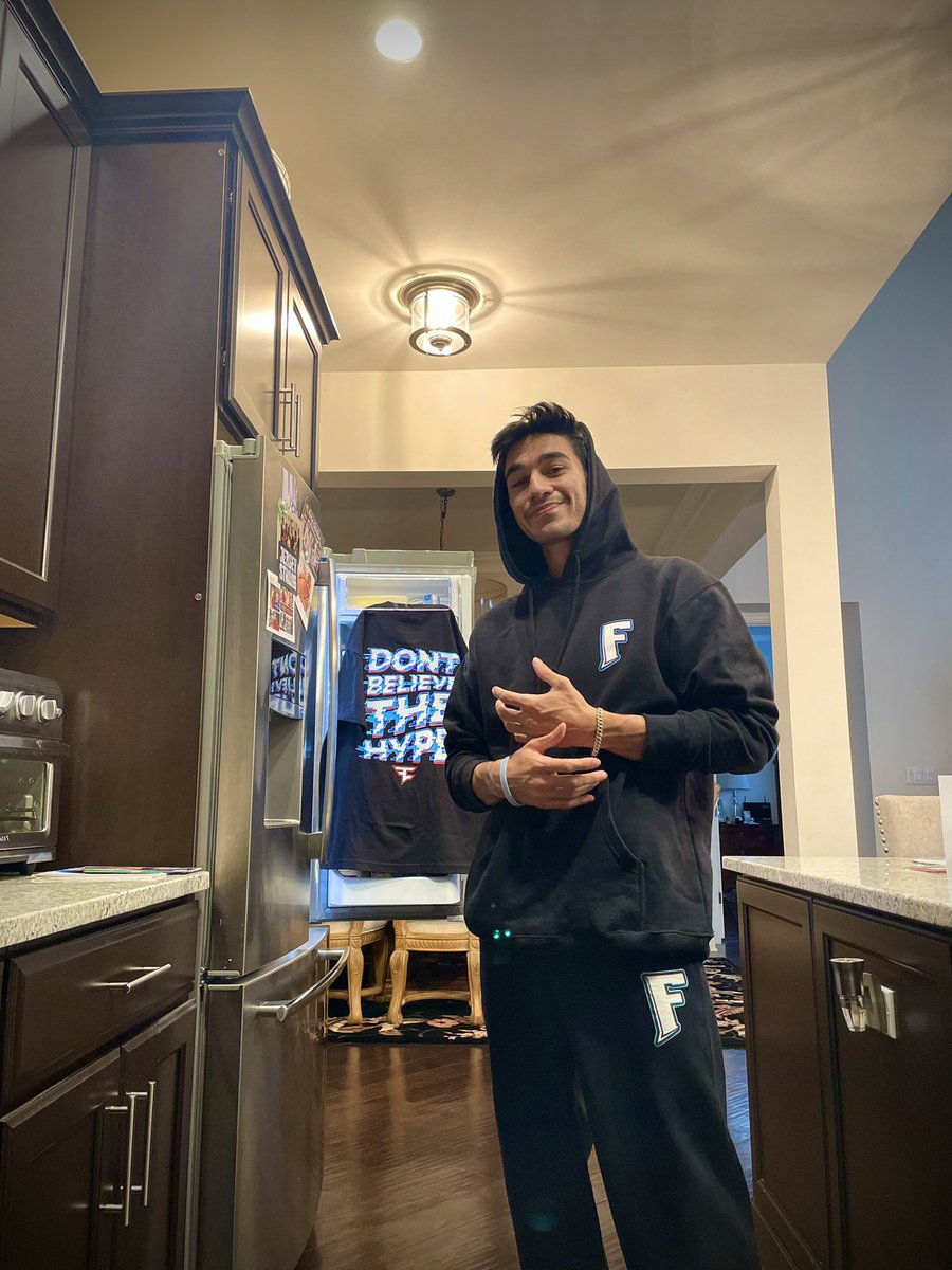 ZitoFN_'s tweet image. GOT THAT NEW @faxuty MERCH, ITS OUT RN 🔥💙