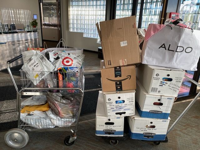 SecondBridge1's tweet photo. Thank you, C.H. Robinson - Woodale for hosting a toy and pajama drive for Second Bridge.  I was overwhelmed by your support.  Thank you all so much! https://t.co/Wh05D15vqX