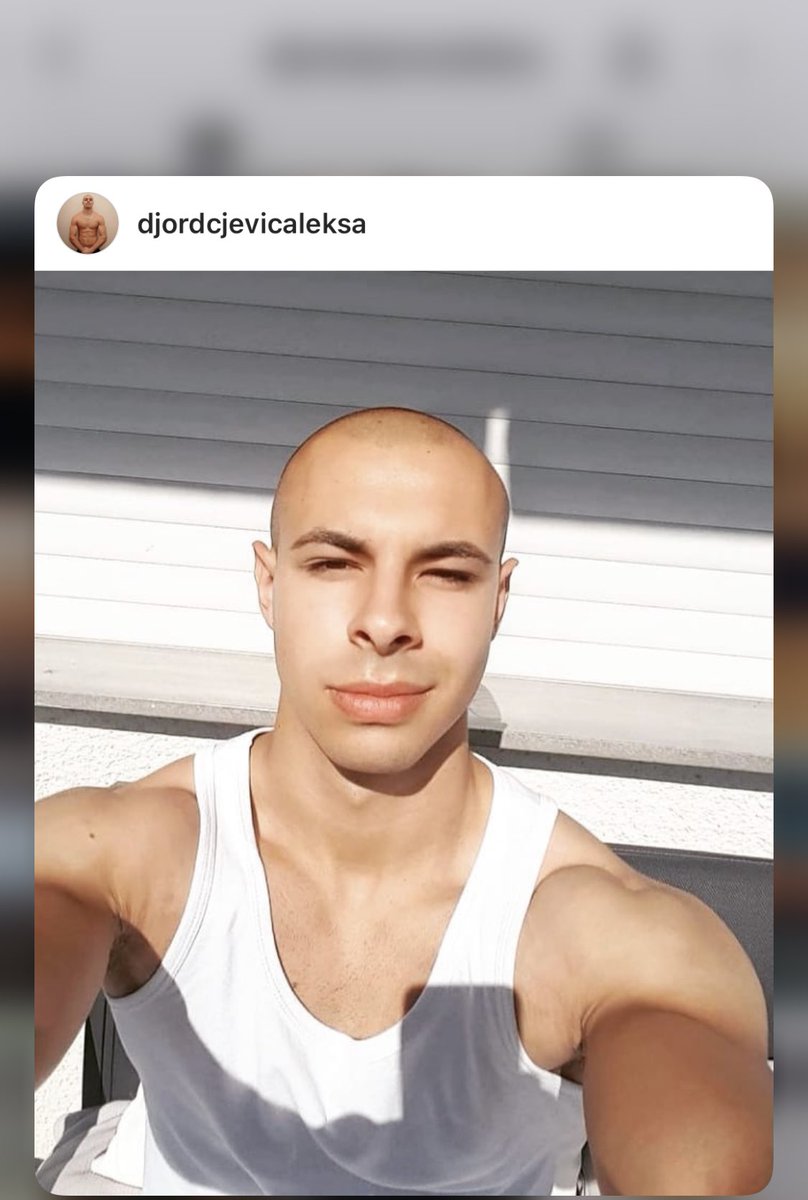 loud_93's tweet photo. jel zna neko nesto o ovom liku? je li nas ili je fejk jer se cini kao da je fejk https://t.co/1rv7FPTbvR