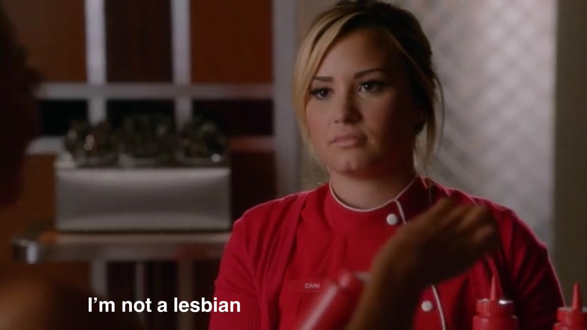 safeplacetana's tweet photo. no thoughts just santana lopez gay panicking in ep. 5x02 - a thread https://t.co/6xBIpU6jSB