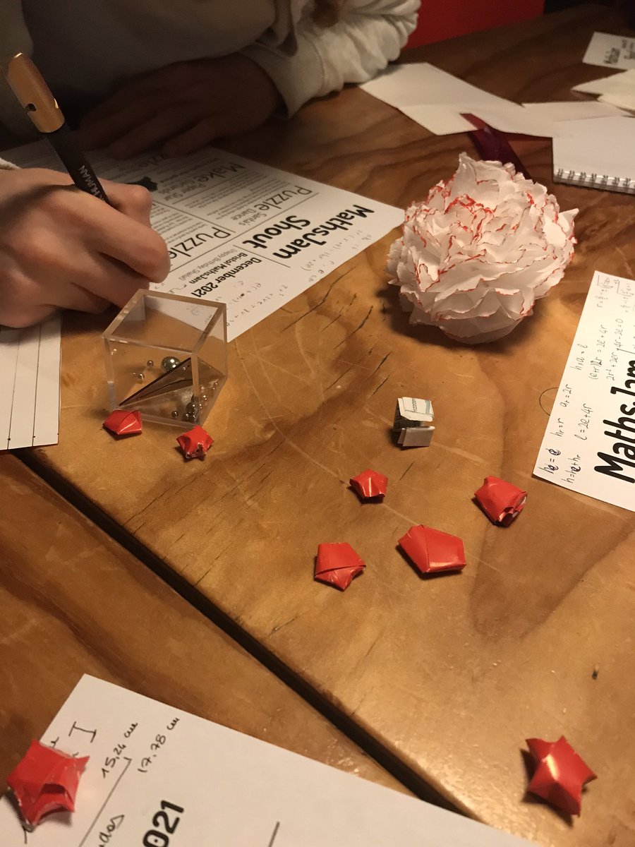 Un bel <a href="/MathsJam/">Maths Jam</a> insieme fra conti, stelline, una fantastica rosa, Set e fantasmini! #mathsjam #games #turin