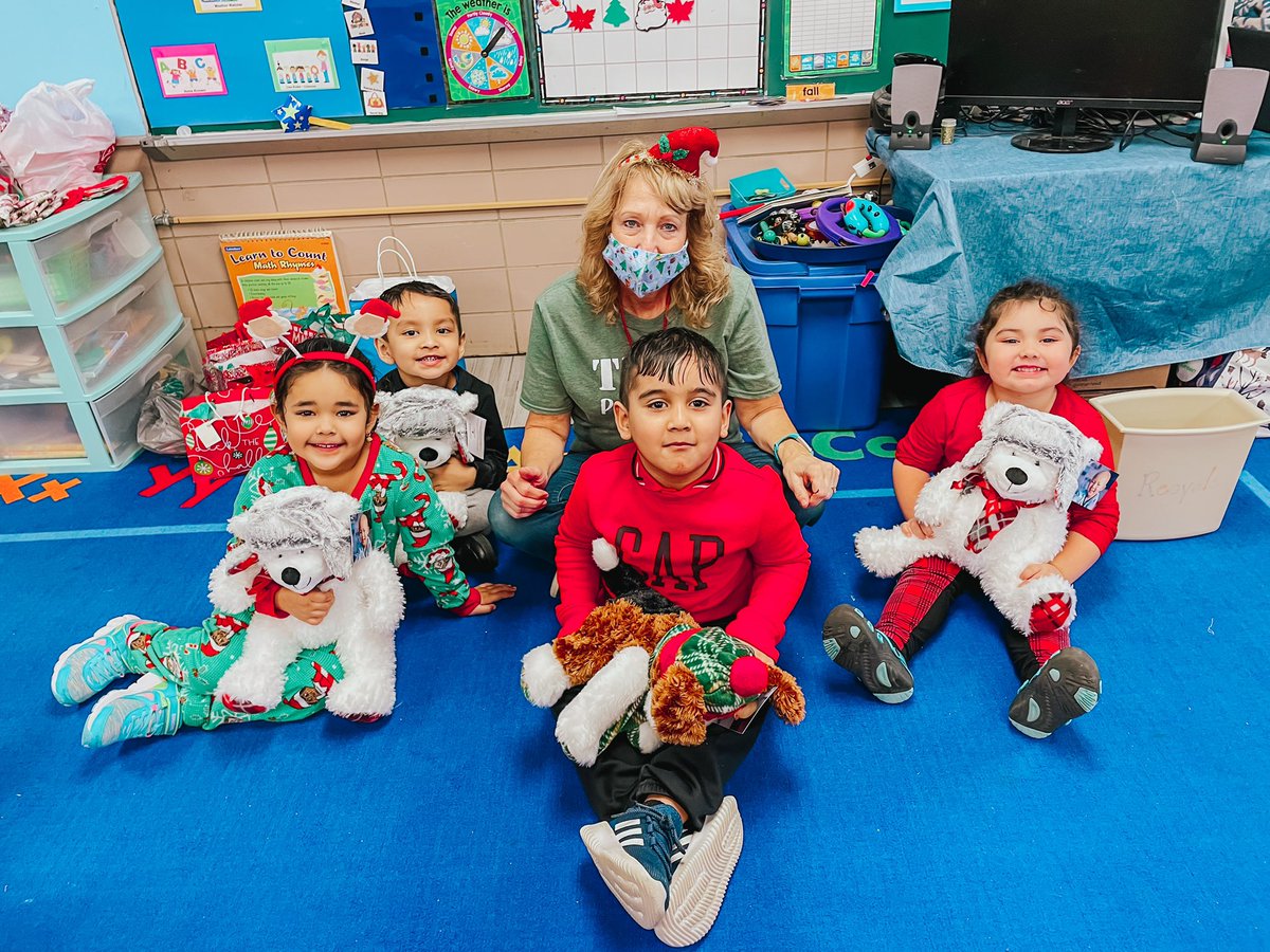 SummitCountyESC's tweet photo. Diane Davisson (Schnee Classroom Assistant) and her family donated these stuffed animals to Mrs. Lynn Howe’s classroom for the holidays. All proceeds go to St. Jude Children's Research Hospital #summitesc #HappyHolidays https://t.co/DXn6mFYjnL