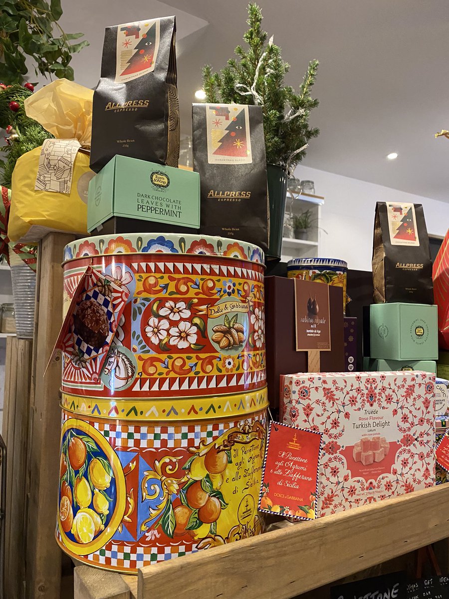 SaveWimbledon's tweet photo. Have you noticed the warm Christmas vibe at @blisscoffeeshop? It’s all different in there again. Go have a coffee&amp;snack, and nab those vibrant D&amp;G panettone tins,citrus and fruity balsamic vinegars, &amp;more. I’ve stocked up. Great gifts right on your doorstep.#supportlocalbusiness https://t.co/BKqWXzy8eh