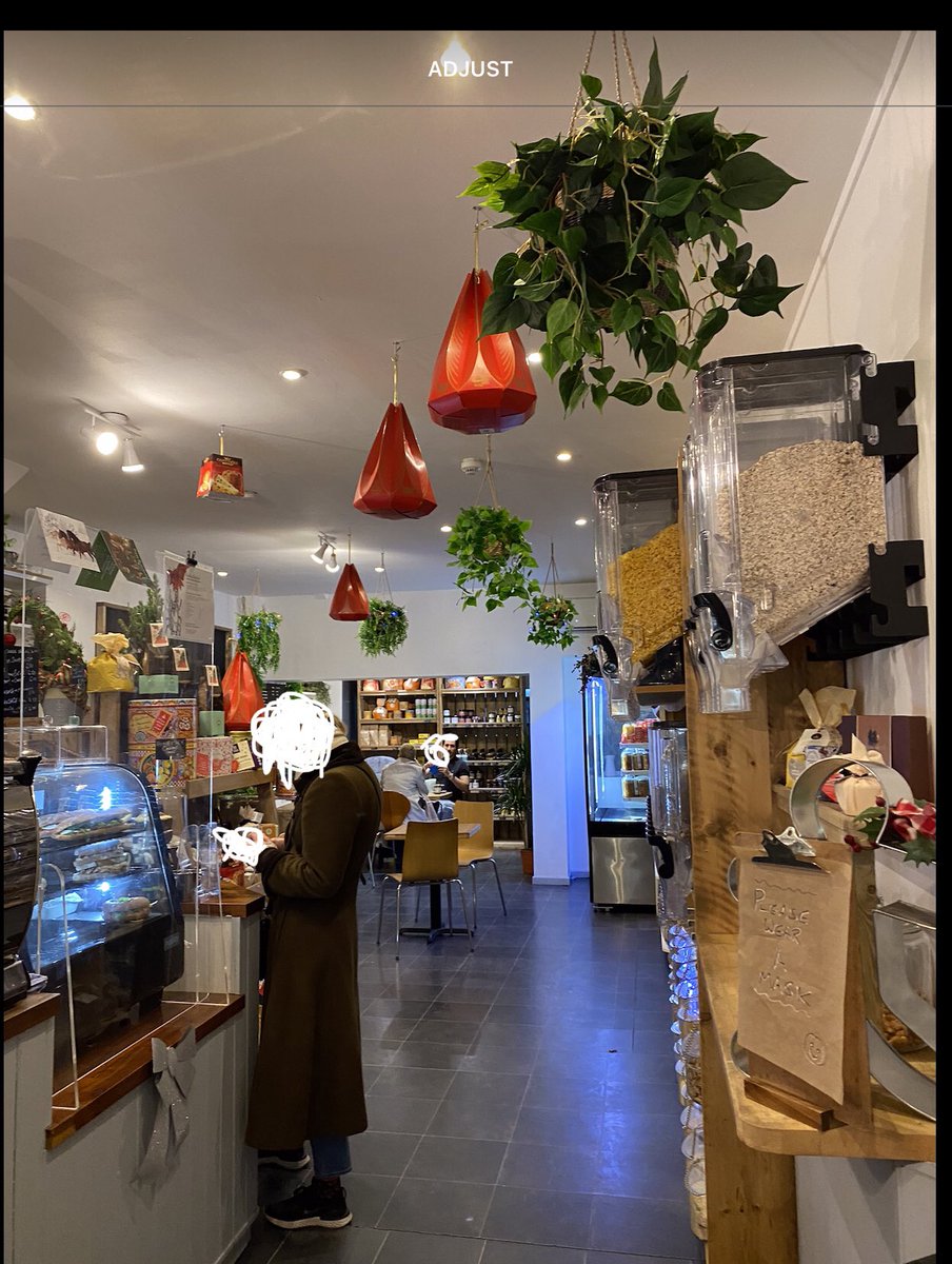 SaveWimbledon's tweet photo. Have you noticed the warm Christmas vibe at @blisscoffeeshop? It’s all different in there again. Go have a coffee&amp;snack, and nab those vibrant D&amp;G panettone tins,citrus and fruity balsamic vinegars, &amp;more. I’ve stocked up. Great gifts right on your doorstep.#supportlocalbusiness https://t.co/BKqWXzy8eh