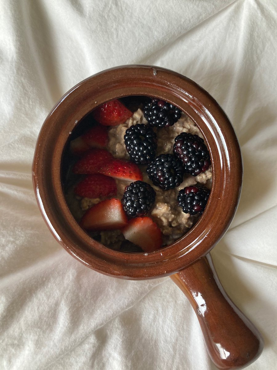 draft080613's tweet image. Vanilla overnight oats from Trader Joe’s for breakfast