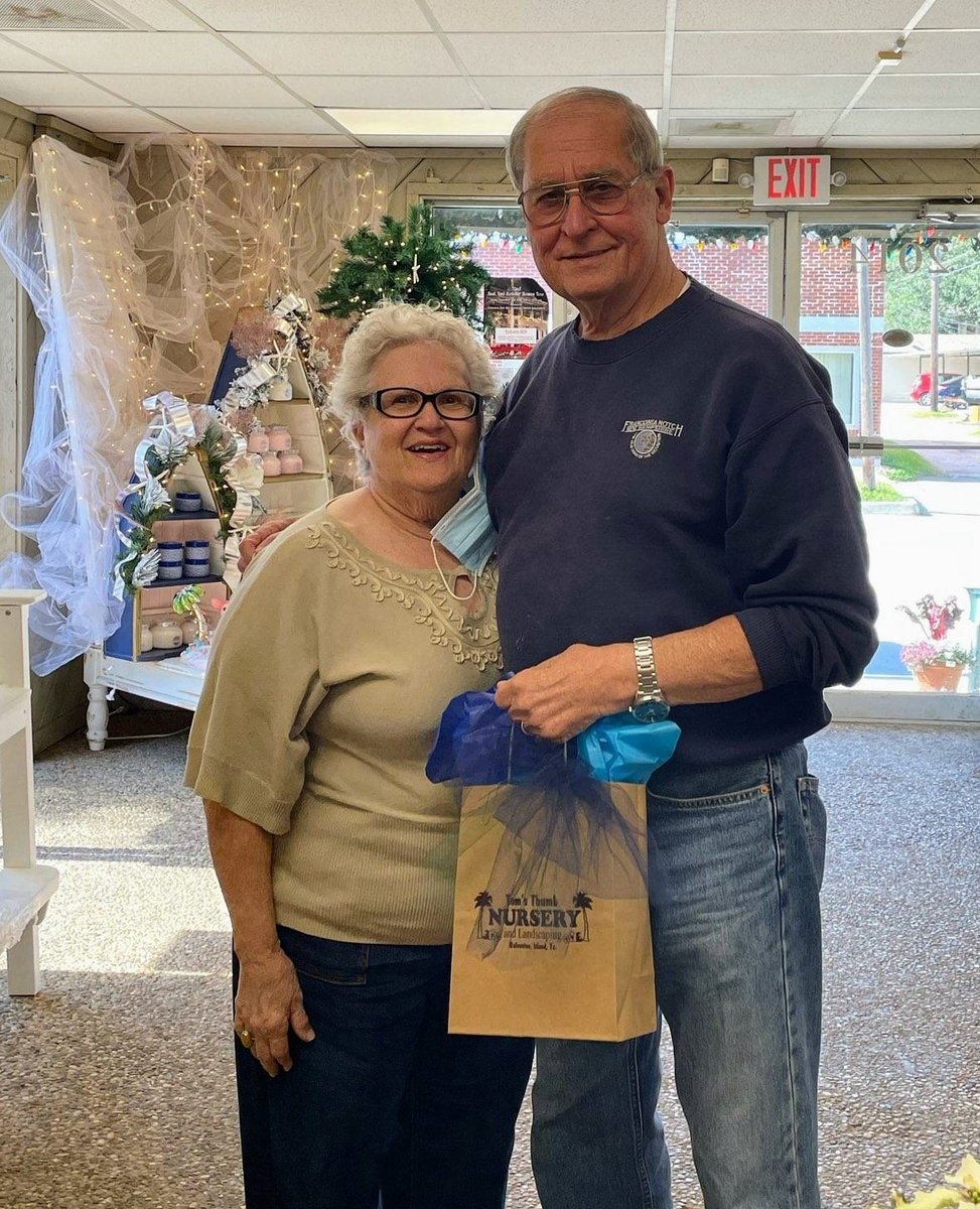 Thank you all for shopping locally this season! 💝 Our hearts are so full this time of the year - seeing everyone before the holidays.

Stop by tomorrow for it's our very last day of being open this year! 👍 Sign up for our newsletter for updates: tomsthumbnursery.com/sign-up/