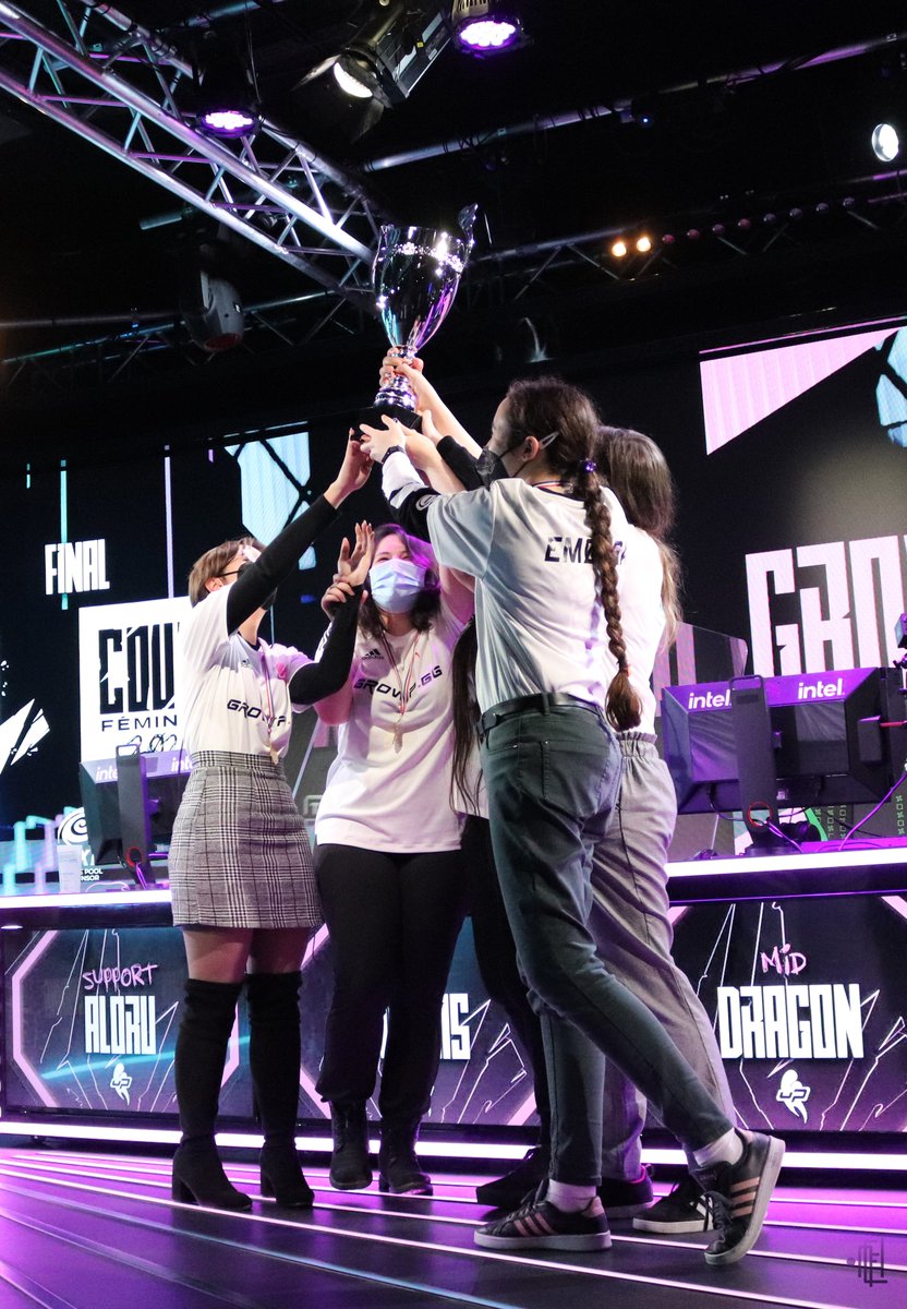 Andryale_LoL's tweet image. #LCF21 @laliguefeminine @espotparis 
Here we are! 📸
Photos of La Coupe Féminine finals - December 12th, 2021 at Paris:
🟦 Behance behance.net/gallery/133144…
📂 Google Drive drive.google.com/drive/folders/…

Ask me for extra photos such as specific or individual photo of you.