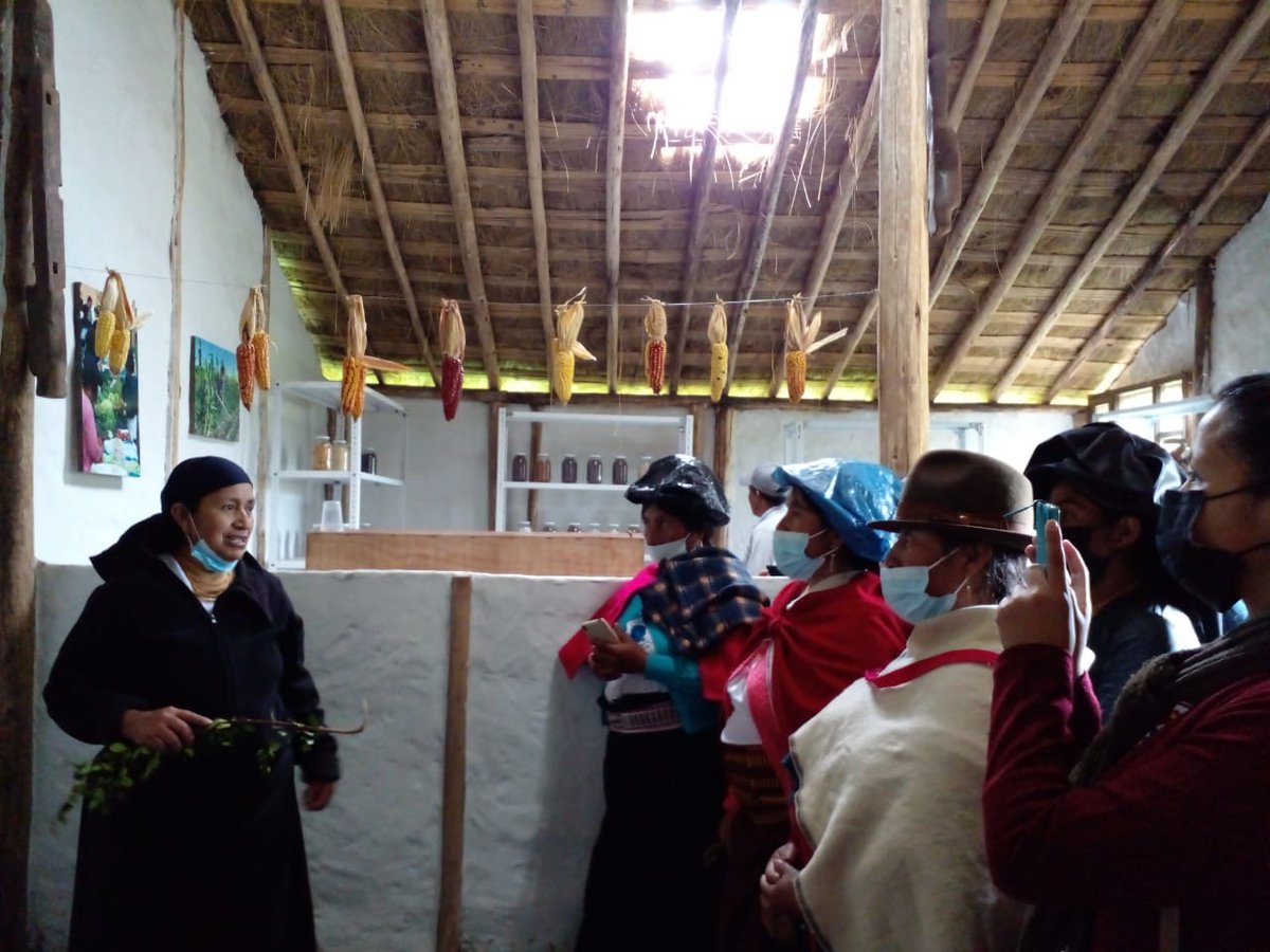 maquichimborazo's tweet photo. "Nos une el amor por nosotras mismas y seguiremos exigiendo una vida digna". Fortalecemos espacios de encuentro y diálogo cultural, organizativo y empoderamiento económico entre mujeres indígenas y campesinas de Chimborazo #COMIG y Cotacachi @CUnorcac @Maquita_Cjusto @ideas_es https://t.co/ElAKnRD9wt