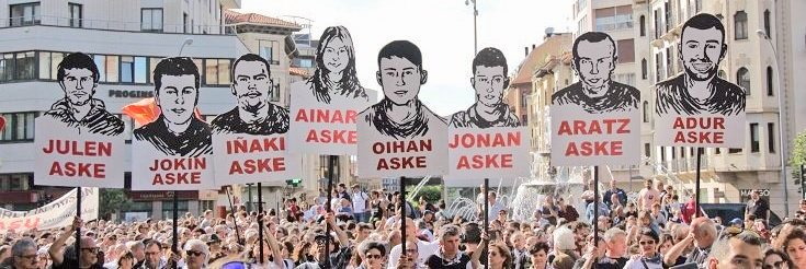 Hoy, la Audiencia de Madrid ha suspendido la entrada en prisión de los neonazis que asaltaron la Blanquerna en el año 2013. Mientras, los chavales de Altsasu cumplen 1.864 días en prisión por una pelea de bar. Luego dirán que "la justicia es igual para todos en España".