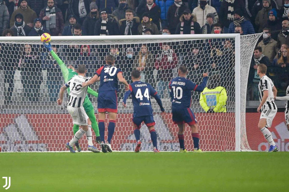 Juv_Inside's tweet photo. Fin du match | 2-0

- Tek intraitable qui nous sauve du 1-1
- Bernardeschi énorme 
- Belle entrée de McKennie, Kulusevski et Locatelli

On prend les 3 points et on revient à 4 points de la 4e place suite au match nul de l’Atalanta ! 

#JuveCagliari 
#FinoAllaFine #ForzaJuventus https://t.co/E9k10Fnf1n