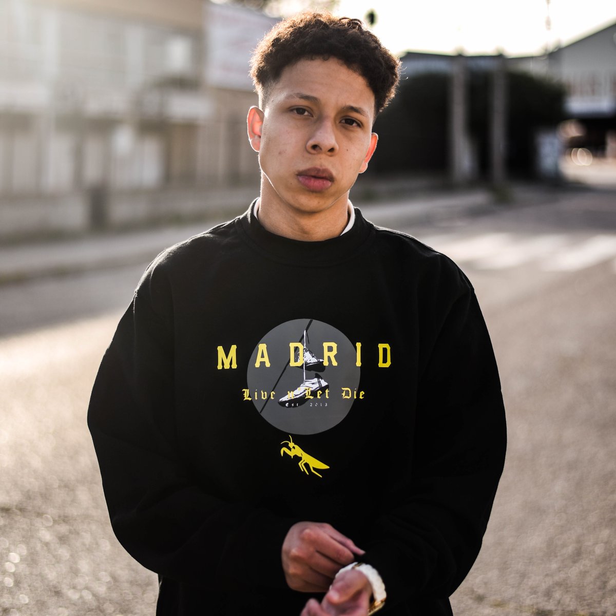 The fake with me doesn’t walk 📸 <a href="/fvtoslopez/">Pablo López De la Torre</a> #streetstyle #streetphotography #urbanwear #fashion #estilourbano #diciembre #invierno #keepthefaith #themantisbrand