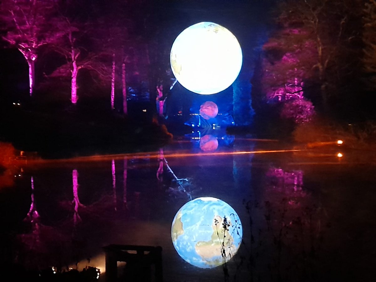 Just magical - Christmas walks <a href="/LeonardsleeG/">Leonardslee Lakes & Gardens</a> #allthelights #christmaslights #christmas #feelingfestive