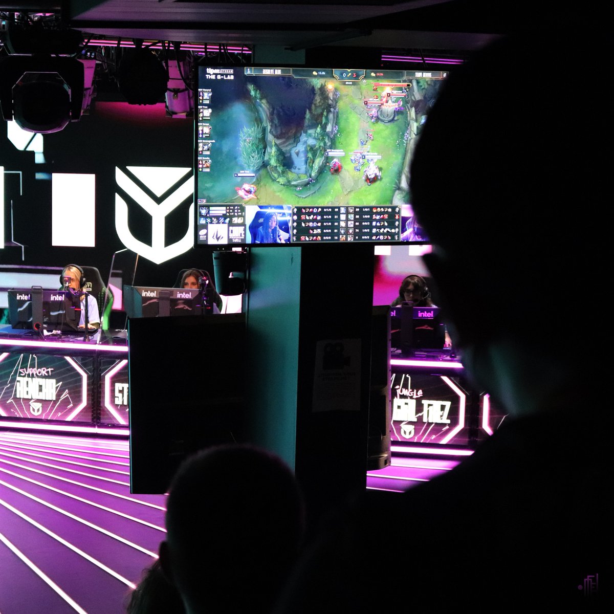 Andryale_LoL's tweet image. #LCF21 @laliguefeminine @espotparis 
Here we are! 📸
Photos of La Coupe Féminine finals - December 12th, 2021 at Paris:
🟦 Behance behance.net/gallery/133144…
📂 Google Drive drive.google.com/drive/folders/…

Ask me for extra photos such as specific or individual photo of you.