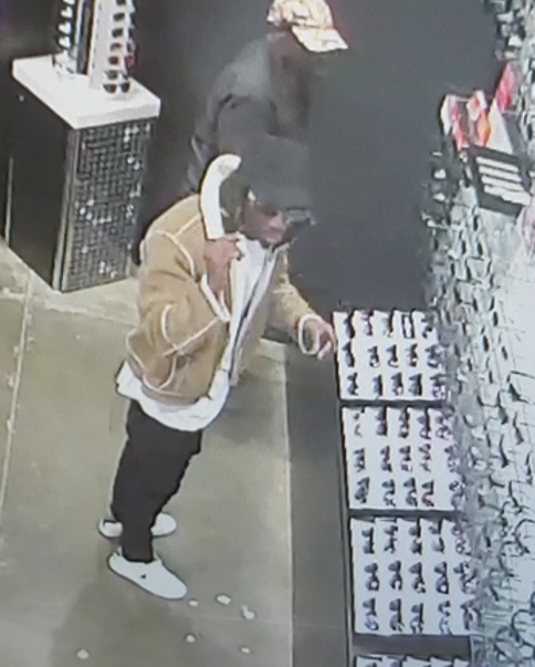 PPDInvestigations: Recognize him? He is being sought regarding a  Shoplifting offense at Sunglass Hut on 12/10/21. Contact Det. Sgt. Holland at (912)748-7333 or Crime Stoppers at (912)234-2020.
#PoolerPD