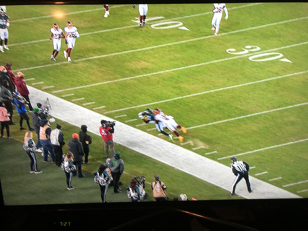 4self78's tweet image. What is this officials job? Right on the play and can’t even make the right call. Get paid a lot of money to be ass for real. Week in and week out @NFLOfficiating blow @nfl @nflcommish #FixThisProblem #NFL #FlyEaglesFly