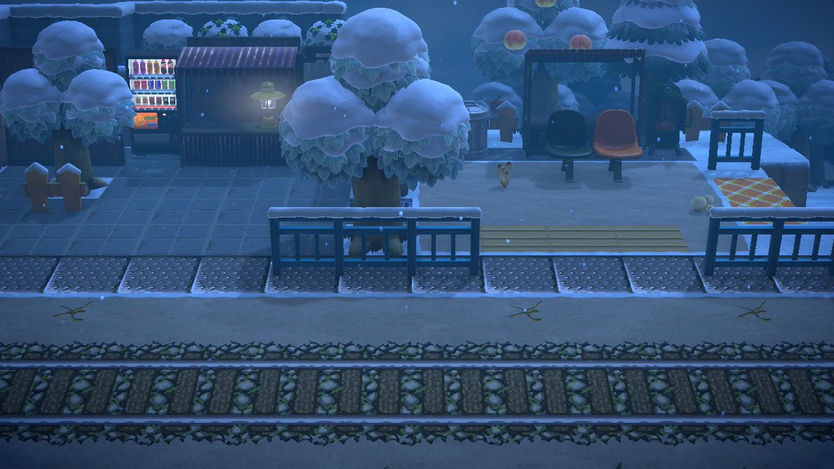 GiantRatMom's tweet photo. My lil small town train station #acnh #animalcrossing #ACNHDesign https://t.co/qFmuENqTe2