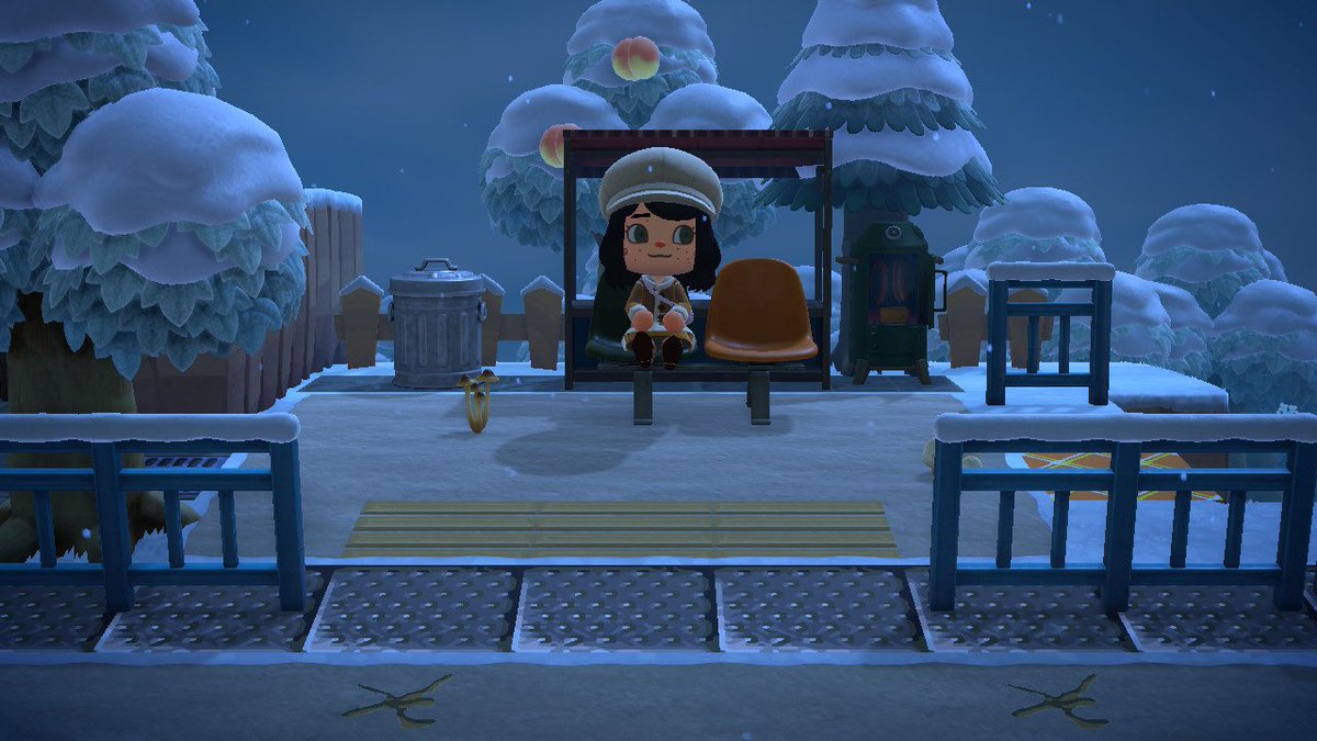 GiantRatMom's tweet photo. My lil small town train station #acnh #animalcrossing #ACNHDesign https://t.co/qFmuENqTe2