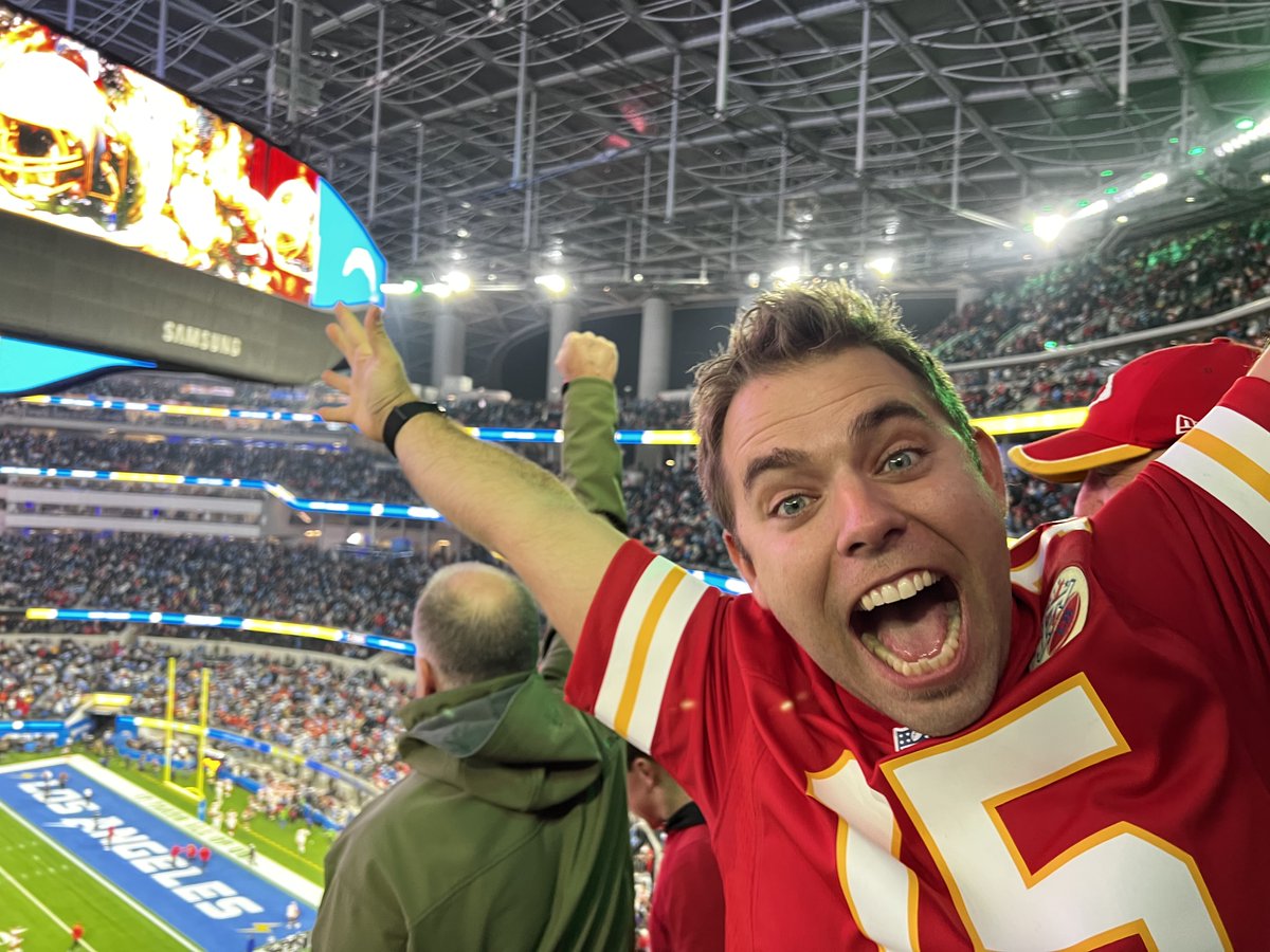 joelbeyer's tweet photo. @KCSportsNetwork @tkelce @Chiefs The Arrowhead Practice Field was rocking! https://t.co/izfQr6NEGp