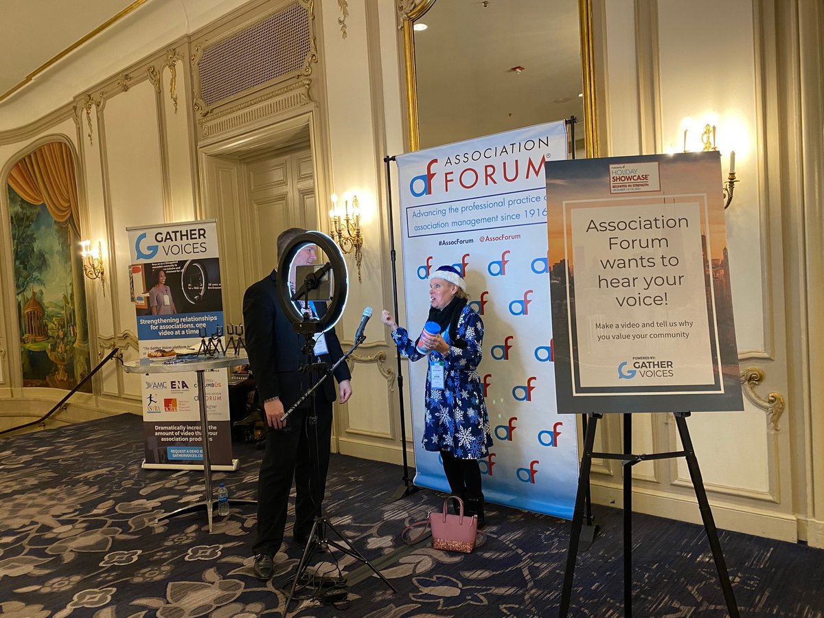 Gather_Voices's tweet photo. It's a great feeling, coming back to in-person gatherings, and once again interacting one-on-one with folks at our video kiosk! @AssocForum #HolidayShowcase21 https://t.co/HChOqE6Qii | #assocforum #associations #eventplanning #meetingplanning https://t.co/J7sWcIvkmo