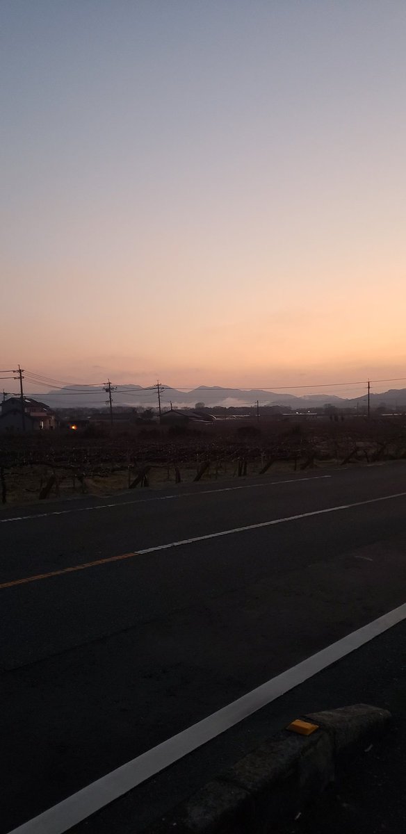 b1970d1002's tweet photo. 午前７時のうきは市吉井町いまそら https://t.co/vELpdo5Lj3