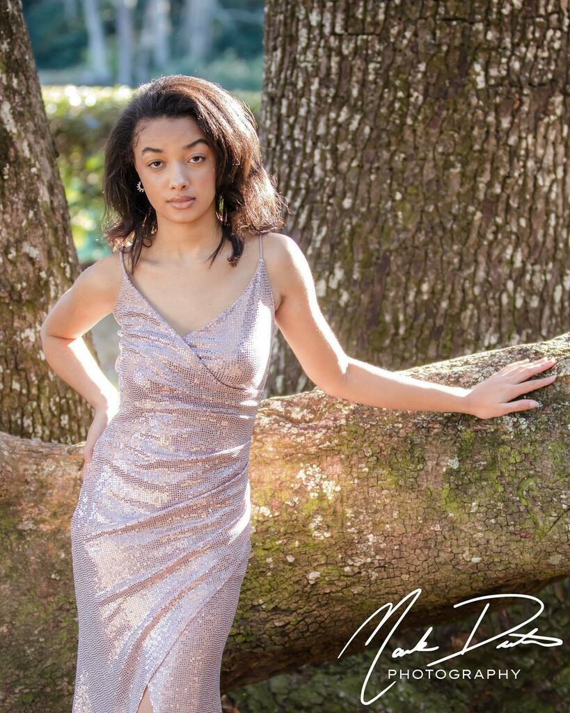 skyhawkheavy's tweet photo. More images from the shoot with @nia_models20 last month.  Of course I had to incorporate some nature into the shoot.  Nia nailed it with the that dress!  #lifeinfocus #markdentonphotography https://t.co/f253KxJIPv https://t.co/MuSqkorJaZ