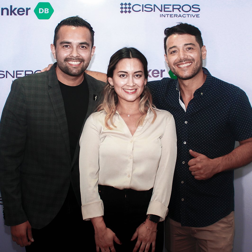 bunker_db's tweet photo. Espectacular cierre de año con uno de nuestros key partners Cisneros Interactive

🎇¡2022 estamos listos para recibirte a pura data!🎆

Conoce más en nuestro blog: https://t.co/Ybj54Y4qmh
@GiovanniGamarra
@Titobenavidesl

#DataAlwaysOn #DigitalTransformation https://t.co/9VNxZIUiLZ