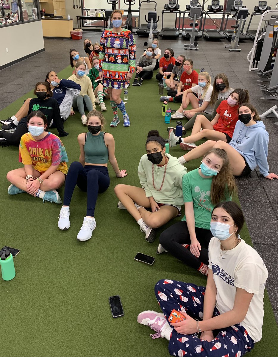 GursSCtrack's tweet photo. It’s Tuesday… and #SCTF is dressed Holiday Head-to-Toe!!! Get.Your.Spirit.On! 👏🎄🎉 https://t.co/diURSS628h