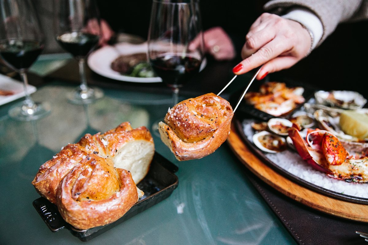 Filets and wine and truffle butter rolls. These are a few of our favorite things. Join us at Bourbon Steak this year for a cozy chalet experience with a modern steakhouse twist.

Book now: bit.ly/3EIqvSH