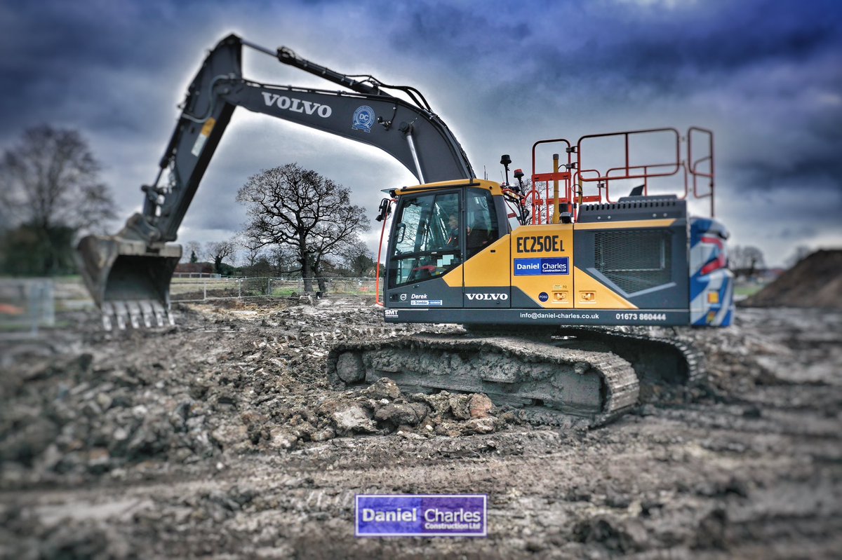 Out on site and it’s not just aerials that the <a href="/DJIGlobal/">DJI</a> Mavic 2 pro excels at it’s good at ground shots @SMT_GB <a href="/dan_charles2005/">DC Construction</a> <a href="/dc_plant/">Daniel Charles Plant</a>