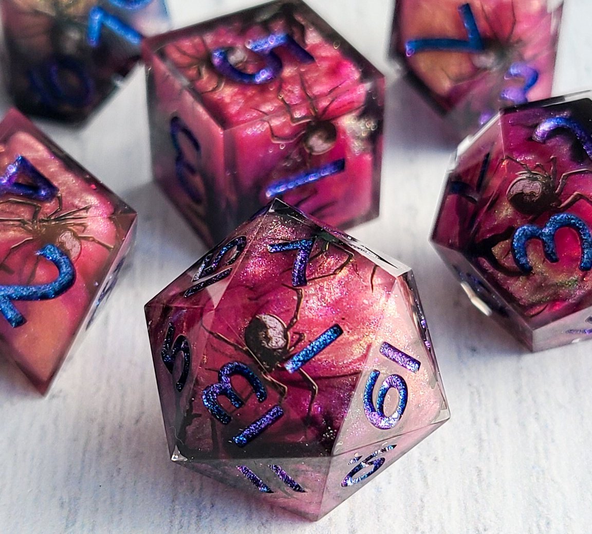 ArcaneHallows's tweet image. Spiders babies all finished up 🕷 I should have two full sets available in the next website restock at the end of the month
#handmadedice