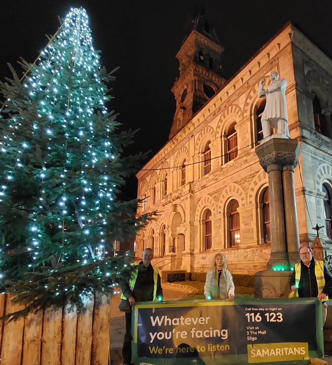 An honour to join @SamaritansIRL in #Sligo and thanks @SligoBID for lighting up green @sligococo @saoltagroup @EMedSligo and reminding everyone #Samaritans are here for you all year round, especially over the #Christmas holidays and even on #ChristmasDay #LongestNight 💚