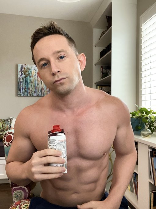 It&rsquo;s protein time!:-) https://t.co/oAT9nghQsf