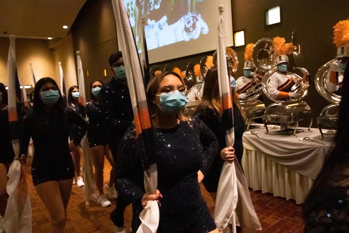 Pep Rally #1 ⛏🆙
We brought the Miner Spirit to Albuquerque for the @NMBowl ! Here are some highlights of our first Pep Rally to surprise @utepfb! 

📸: @Lyssaa_94 

#utepbands #utepdiamonds #utepdanceteam #utepspiritcrew #utepcheer #utepathletics #utepminers