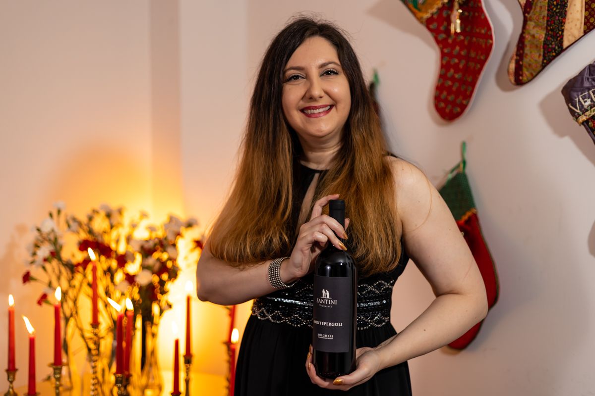 Enjoy an intense red in this blend from Enrico Santini, the Santini Vignaiolo "Montepergoli" Bolgheri Rosso Superiore. It features clean, focused aromas of black fruit accompanied by toasted oak. Yessssssssssssss, please! 
#everybottletellsastory