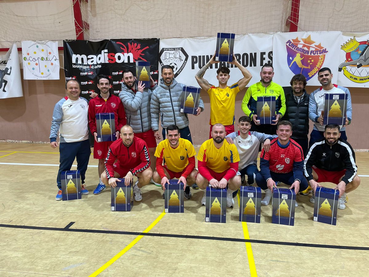 La directiva del <a href="/puntarronfs/">PUNTARRON FUTSAL</a> ha querido tener un detalle con el cuerpo técnico y los jugadores de la primera plantilla. Como buenos currantes que han sido reciben su cesta de Navidad. Os lo habéis ganado. A por el 2022 con fuerza. 💪🏽💛