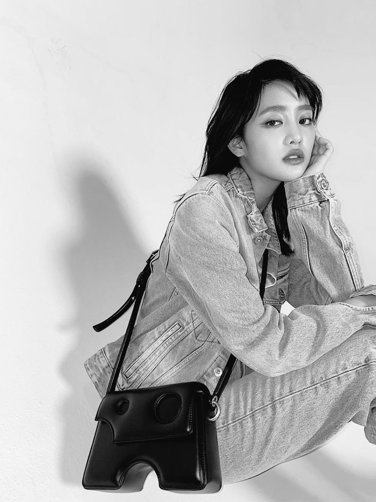 itsnichamin's tweet photo. [ #지민 + #민니 ] https://t.co/gKREixzzWY