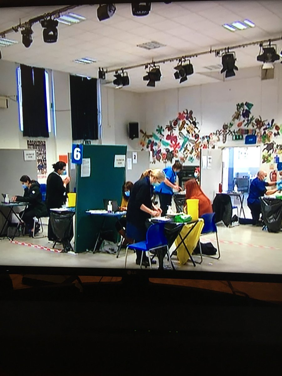 Spence1Kate's tweet photo. Proud to see our Redeployed community clinicians from ⁦@EastCoastCH⁩ delivering covid 19 vaccinations to protect our population in Waveney #booster #vaccination  ⁦@NHSNWCCG⁩ https://t.co/II5SlaVWMt