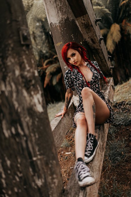 Emo girl under bridge is my new favourite shoot of all time. I love these photos so much I&rsquo;m not even