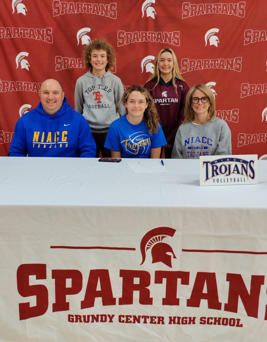 Help us welcome Ella Barragy to our NIACC Volleyball Family! Ella is a Middle Blocker/Right Side Hitter from Grundy Center @ellabarragy @aelebo