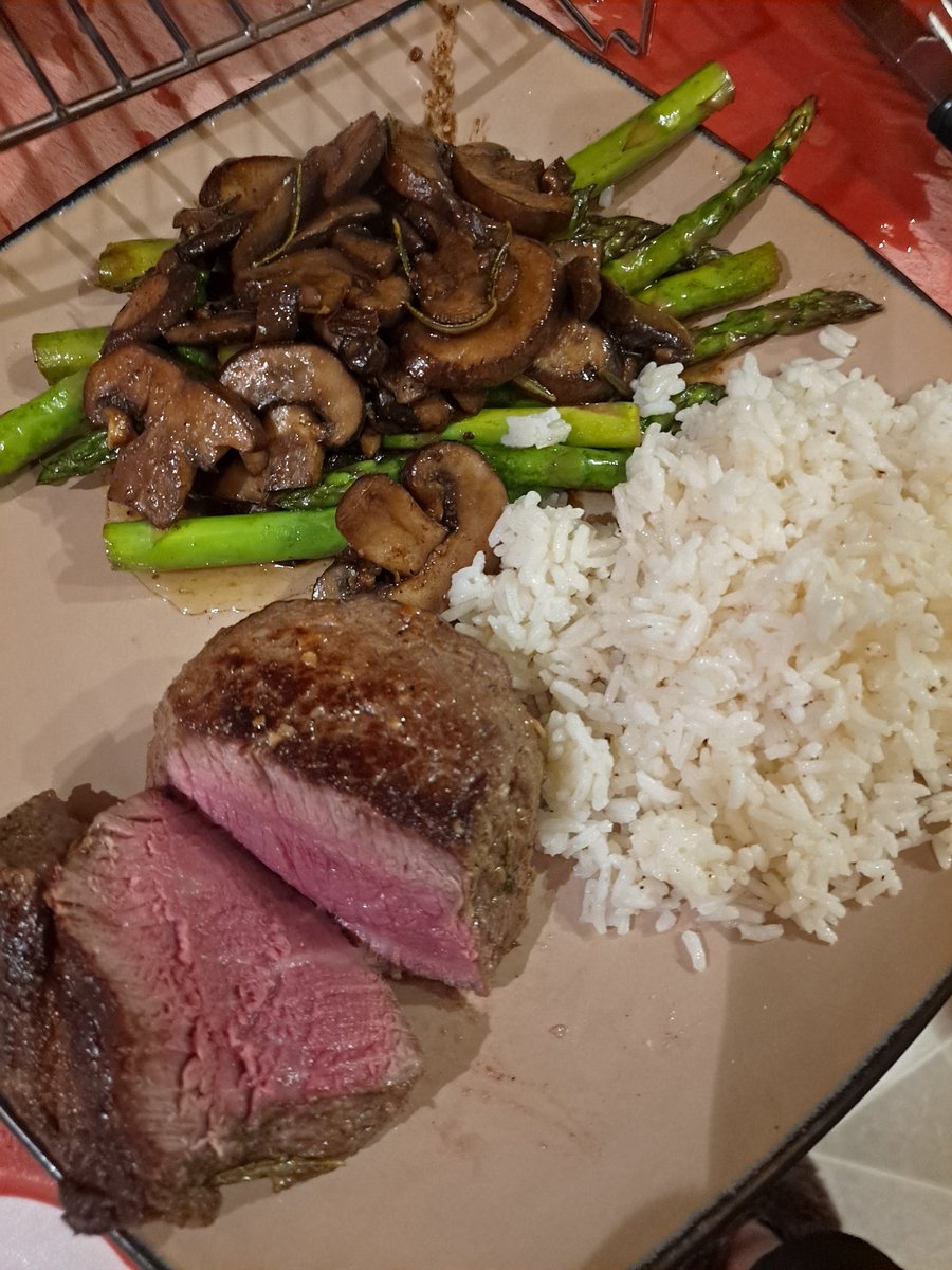 casuallymeta's tweet image. My wife is lucky. She has a chef in the house. Me... I'm the chef... what can i say? It's how i destress every night