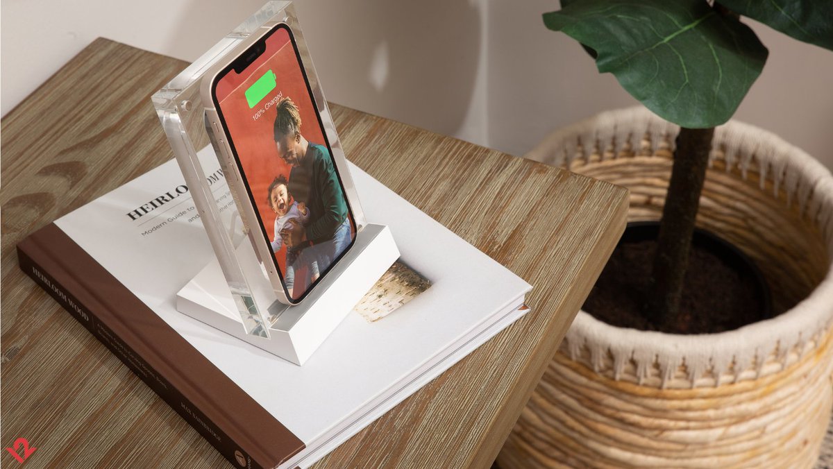 twelvesouth's tweet image. Thank you @MobileSyrup for including #PowerPicMod in your &quot;Top #iPhone Accessories Gift Guide&quot;! Shop the world-class wireless phone charger (which can be personalized with any 4x6 photo) here ➡️ bit.ly/3vvYtpN #TechGiftGuide #TwelveSouthHoliday